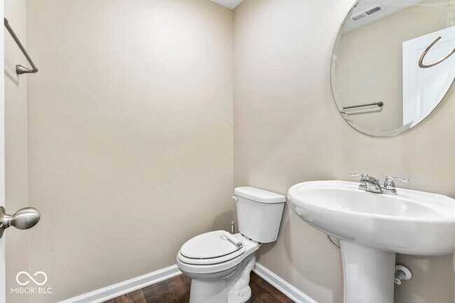 Building Photo - 6874 Nottingham Ln