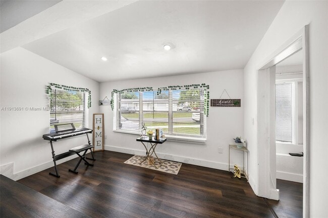 Building Photo - 600 SW 10th St