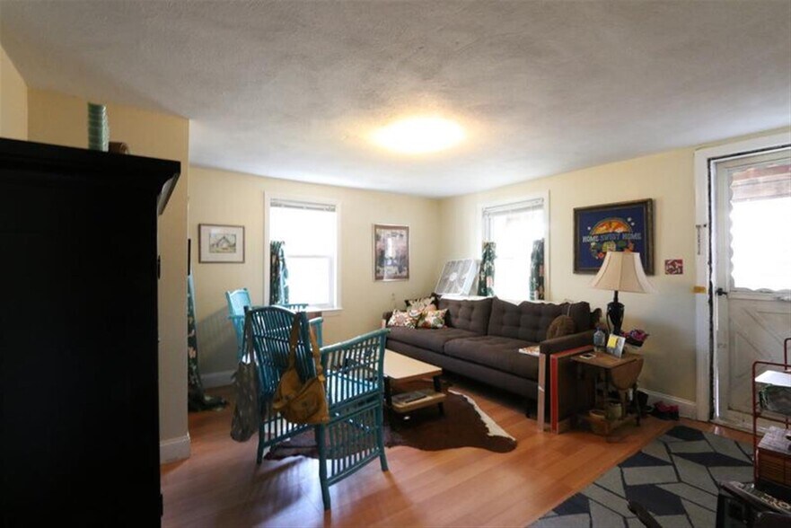 Primary Photo - 126 Pine St