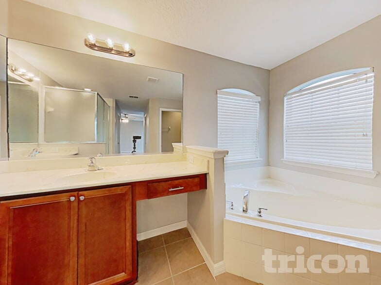 Building Photo - 1513 Lancashire Way