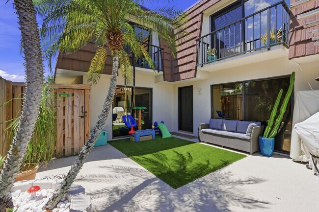 Building Photo - 1806 18th Ln