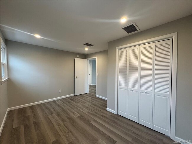 Building Photo - 817 E Walnut St