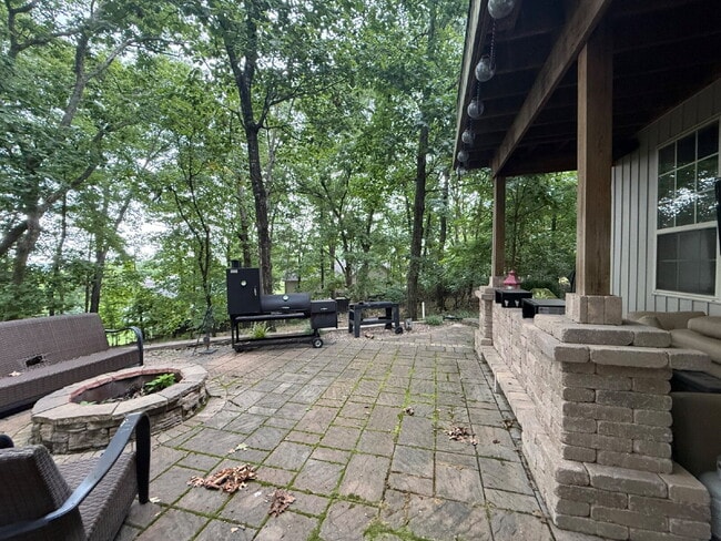 Building Photo - Custom 5 BR / 3 Car Garage, Home theater, ...