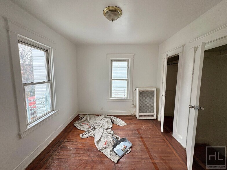 Building Photo - EASTCHESTER ROAD, BRONX