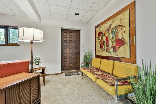 Building Photo - 120 Tall Pine Dr