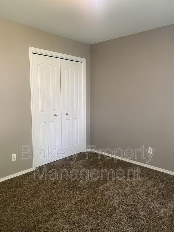 Building Photo - 2263 E Clarene St