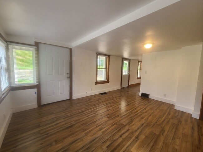 Building Photo - 2 Bedroom 1 Bath House -- outside of town -- Available 08/05/2026