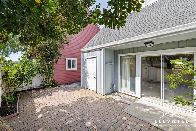 Building Photo - 8244 Windmill Farms Dr