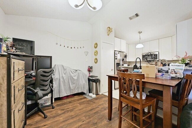 Building Photo - 2503 Howellwood Wy