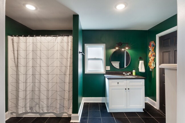 Building Photo - Beautifully Updated Home in Vibrant Atlanta Neighborhood