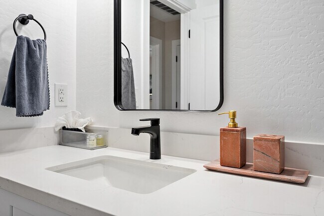 Building Photo - 3850 S 18th St