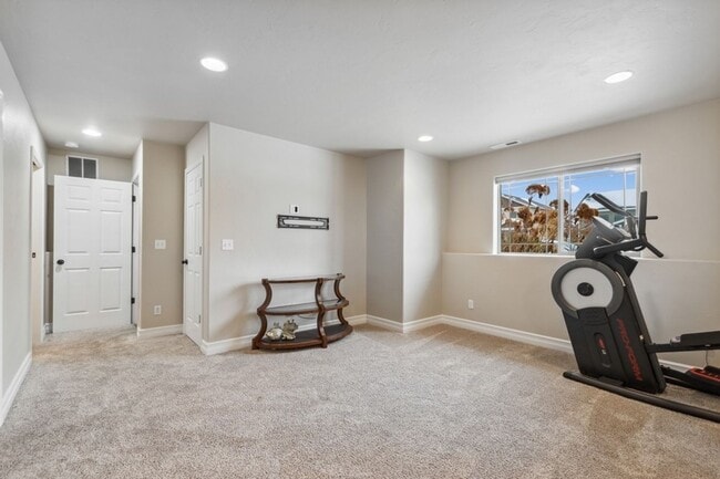 Building Photo - 4 bedroom, 3 bath, corner lot home