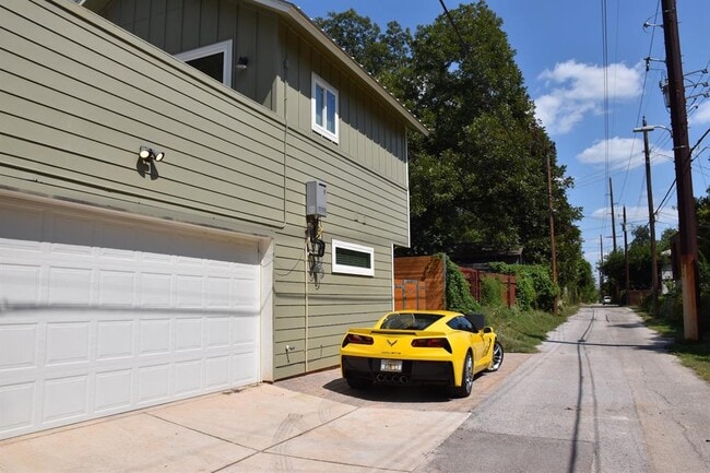 Building Photo - 1707 Garden St