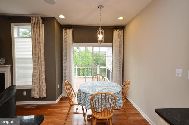 Building Photo - 43291 Mitcham Square