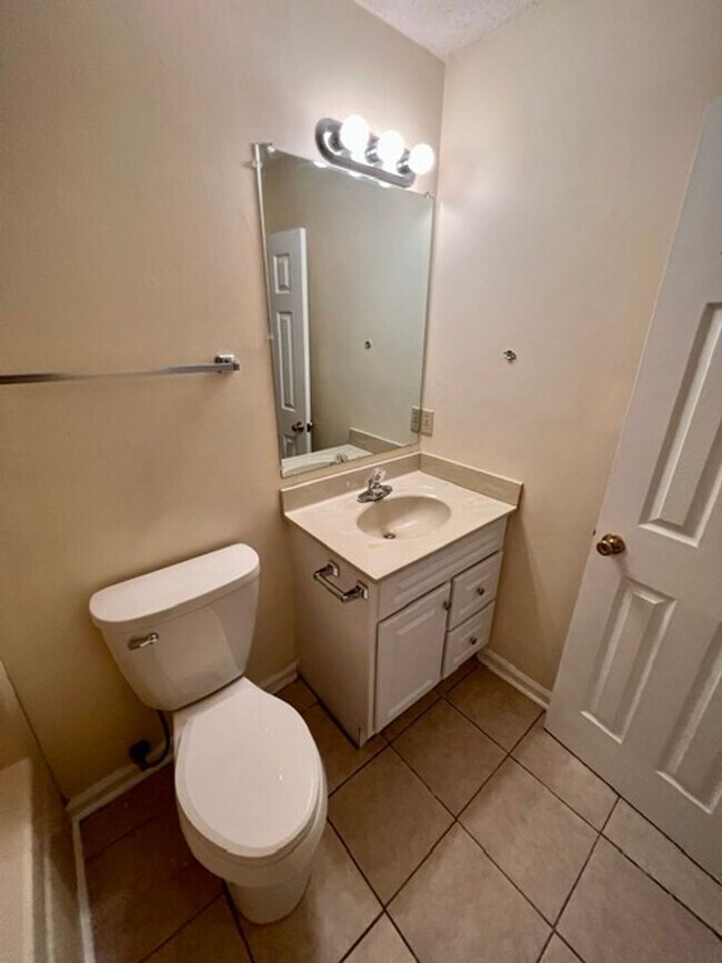 Building Photo - 3x2 Cottage Style Duplex, South Murfreesboro