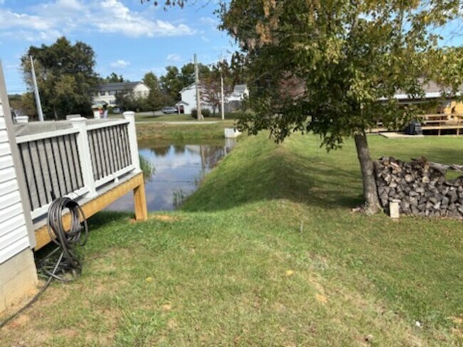 Building Photo - Brand New 2025 Townhouse with Stunning Private Deck!