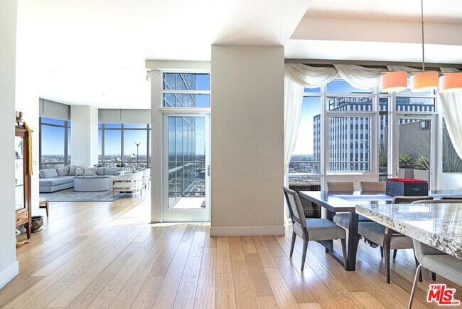 Building Photo - 3785 Wilshire Blvd