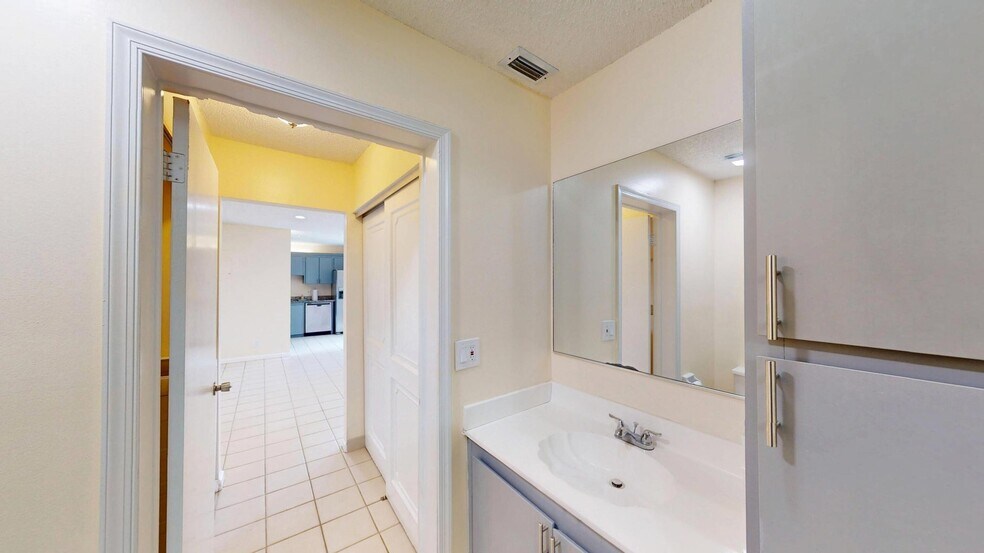 Building Photo - 1921 N Congress Ave