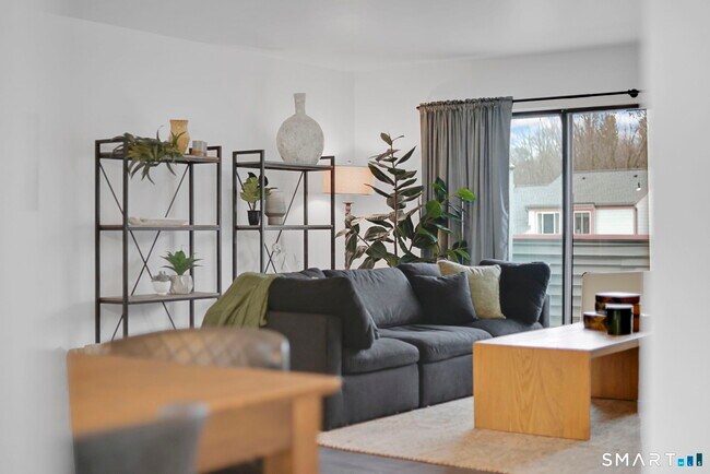 Building Photo - 62 Candlewood Dr