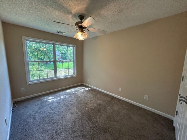Building Photo - 3233 Glenloch Pl
