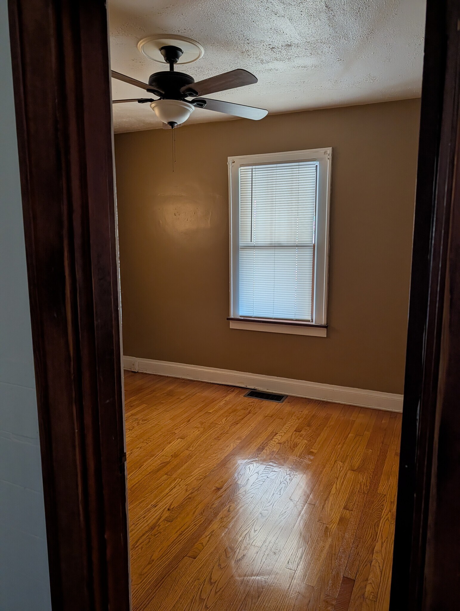 3rd bedroom - 6311 Garesche Ave