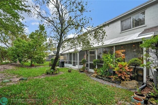 Building Photo - 1432 SW 47th Ave