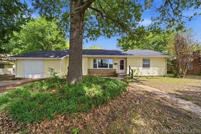 Building Photo - 805 S Cedar St