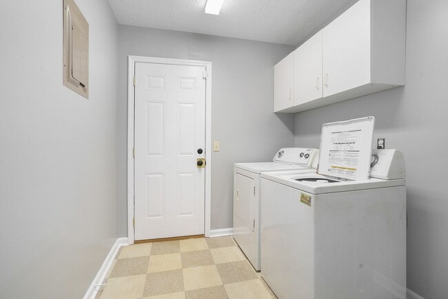 Building Photo - Park East