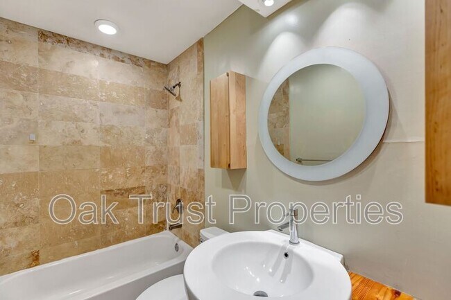 Building Photo - 309 St Charles Ct