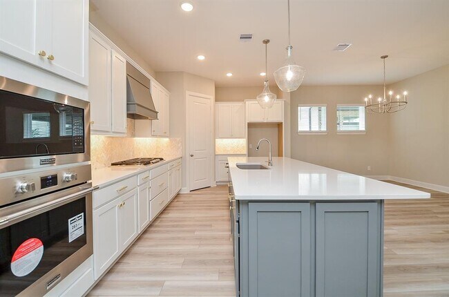 Building Photo - 13807 San Pasqual Pointe Dr