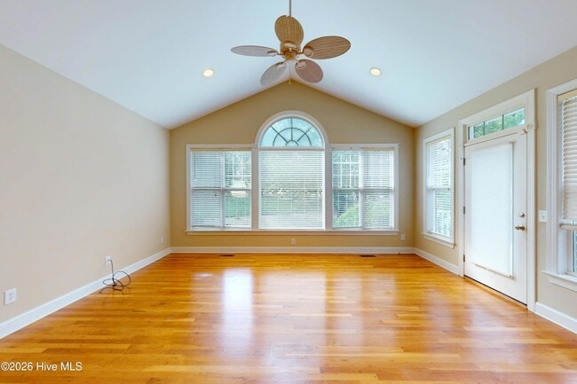 Building Photo - 3 Shenecossett Ln