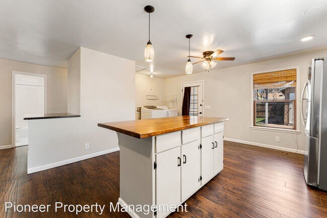 Building Photo - 3 br, 1 bath House - 3460 S. Marion St.