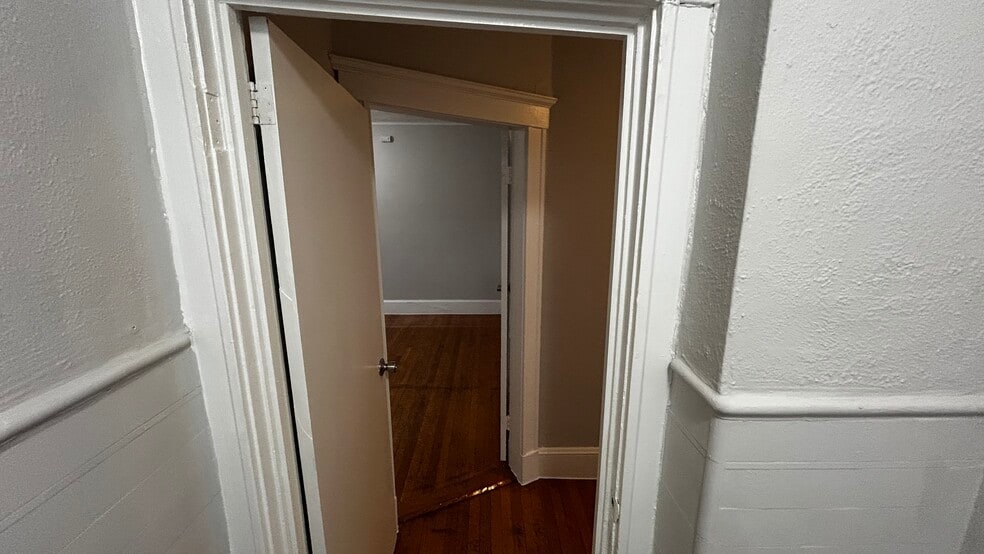 Building Photo - 30 Russell St