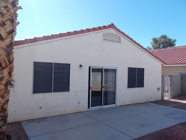 Building Photo - Charming Single-Story Home with 3 Bedrooms...