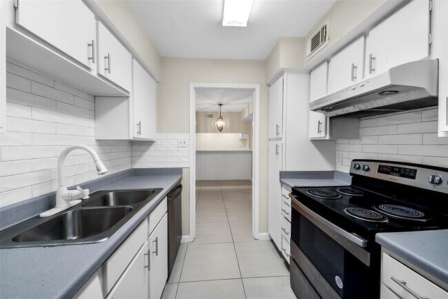 Building Photo - 4641 Wild Indigo St