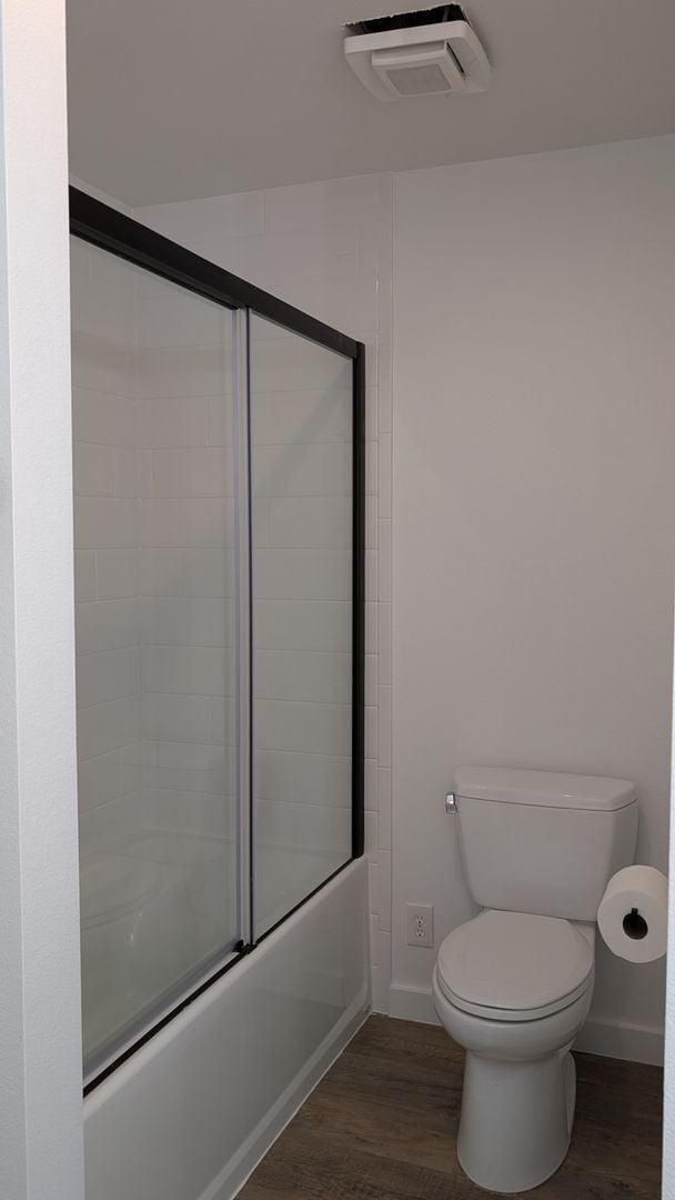 Building Photo - 3 Bedroom Charmer