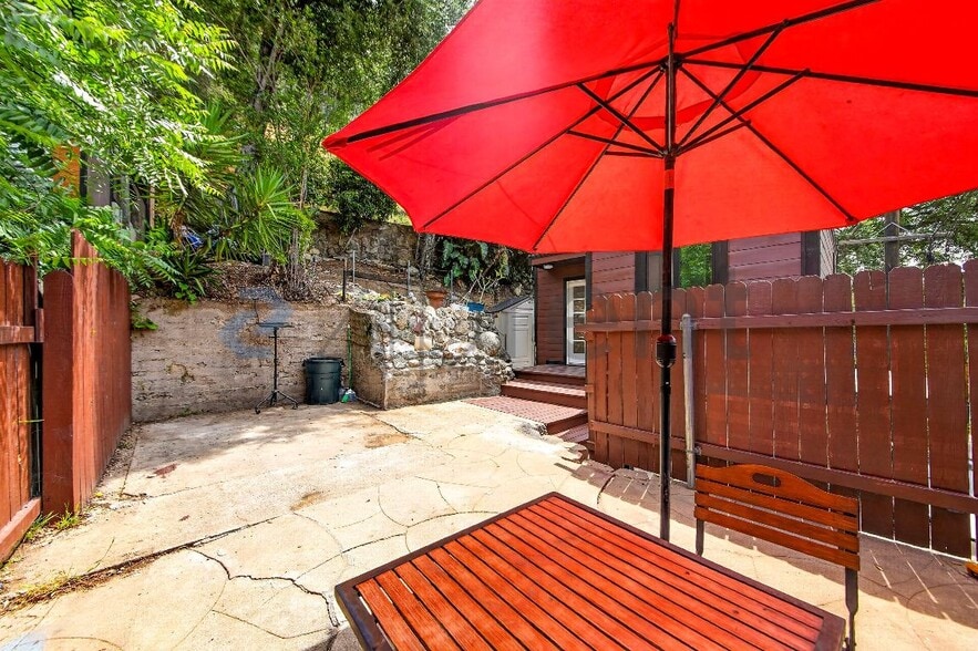 Building Photo - 670 Woodland Dr