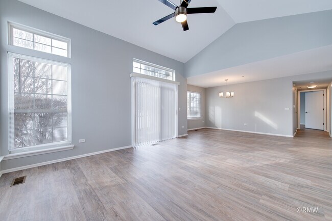 Building Photo - 460 Mayflower Ln