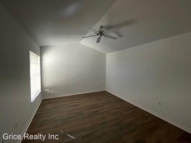 Building Photo - 2 br, 1 bath House - 7965 Preserve Cir #733