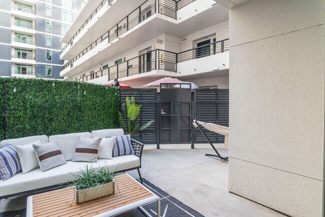 Building Photo - Expansive Little Italy 1 Bedroom at Acqua ...
