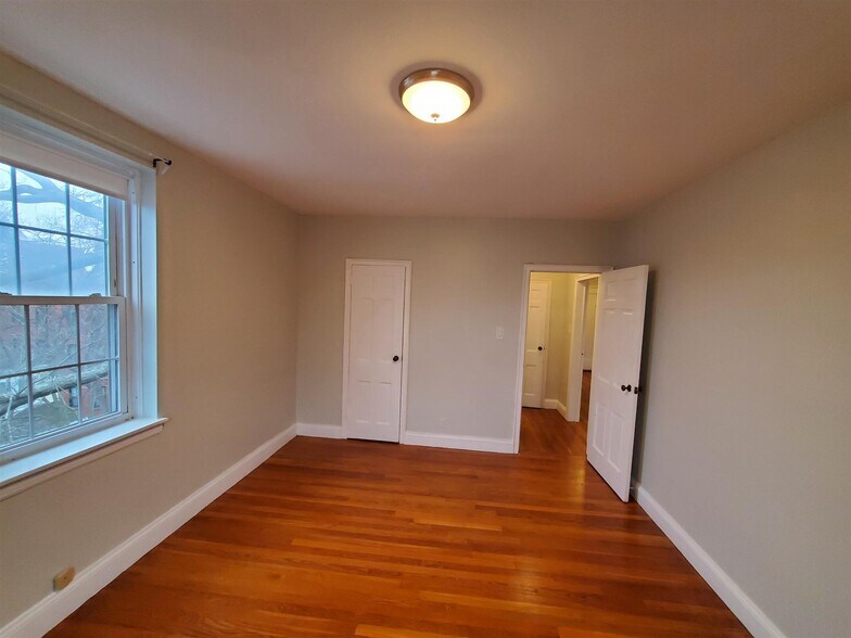 Building Photo - 16 Ware St