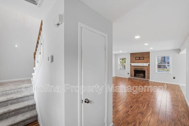 Building Photo - 805 Farm Tree Ln