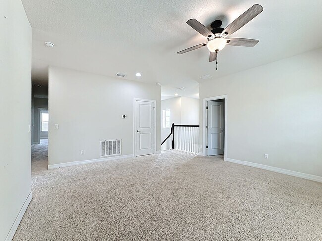 Building Photo - Executive Home with 5 bedrooms / four 1/2 ...