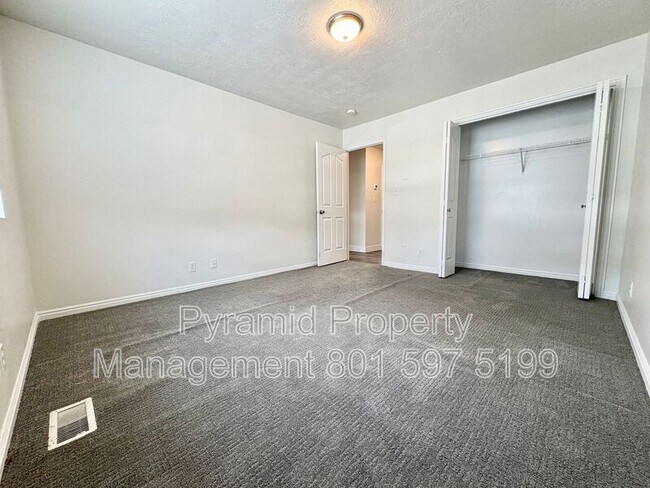 Building Photo - 3183 S 945 E