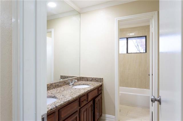 Building Photo - 310 Overland Dr