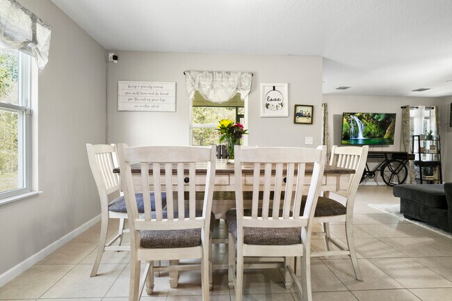 Building Photo - 8704 Lake George Cir W