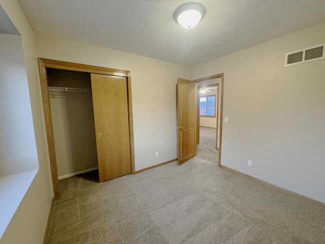 Building Photo - 2107 Queen Dr