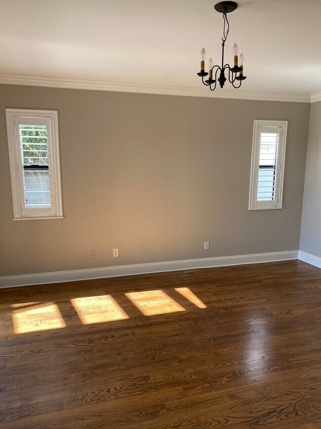 Building Photo - Beautiful Home in the Ventura Foothills