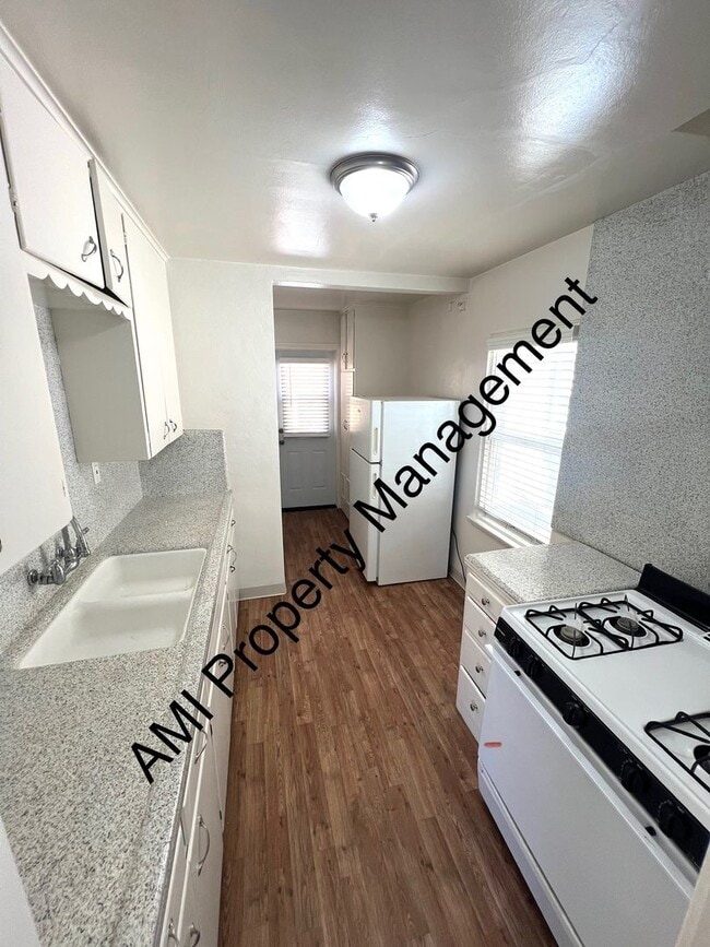 Building Photo - Cottage with Garage and $500 off First Mon...