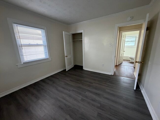 Building Photo - 203 W Elm St